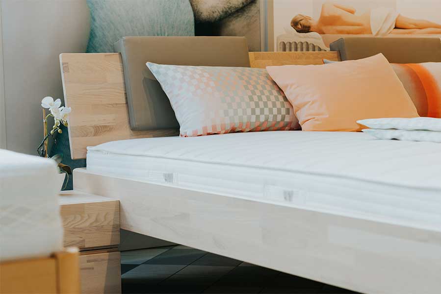 Betten Sperlich Daunenbetten und Daunenkissen vom Hersteller | Bettgestell Detailaufnahme